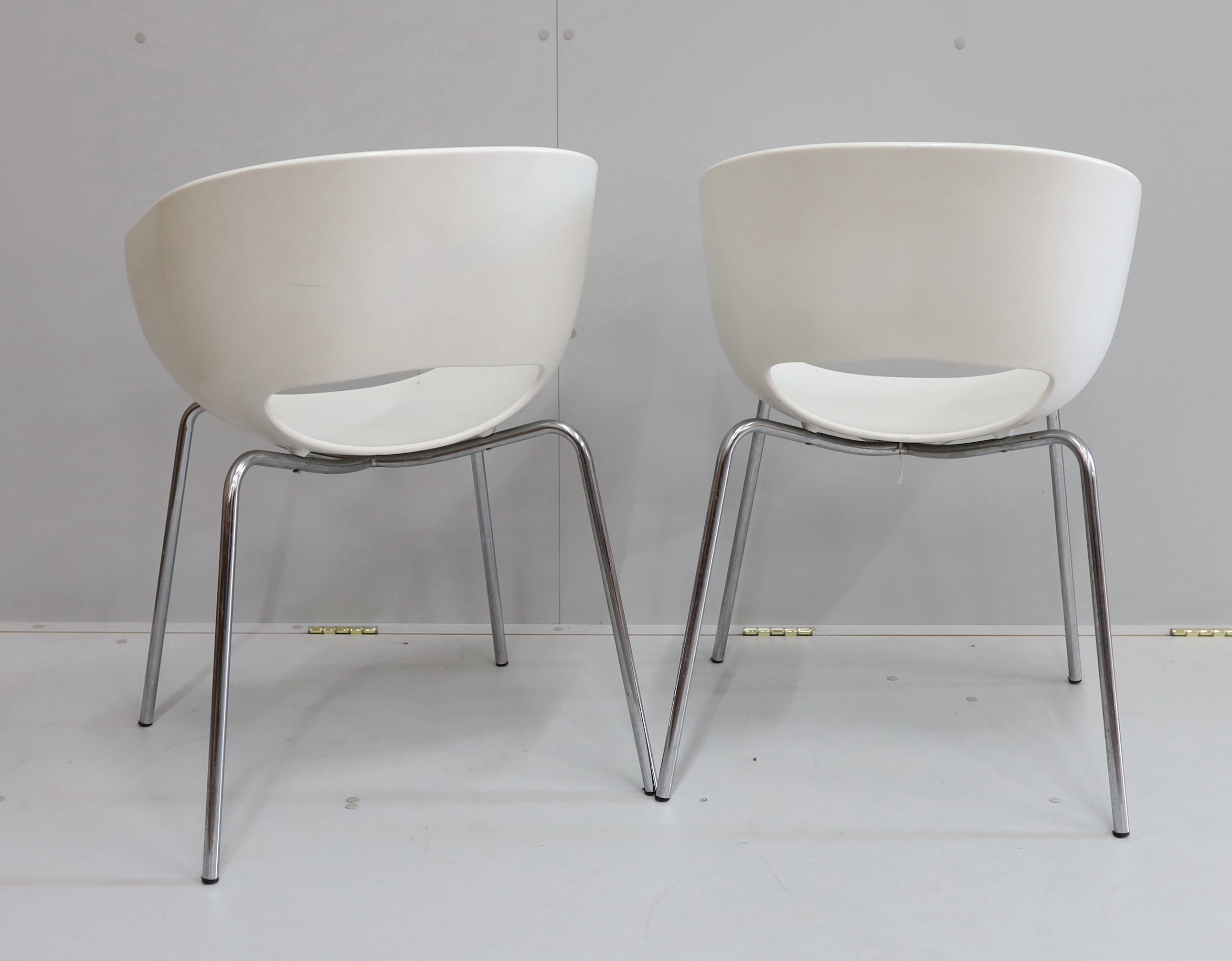 A pair of Italian Sistesi chairs, width 52cm, depth 45cm, height 82cm